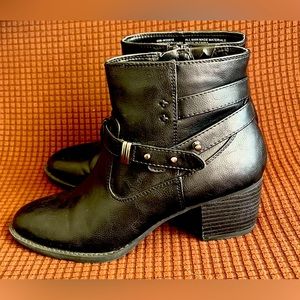 White Mountain Womens ROTARY Leather Round Toe Ankle, Black/Black, Size 7M